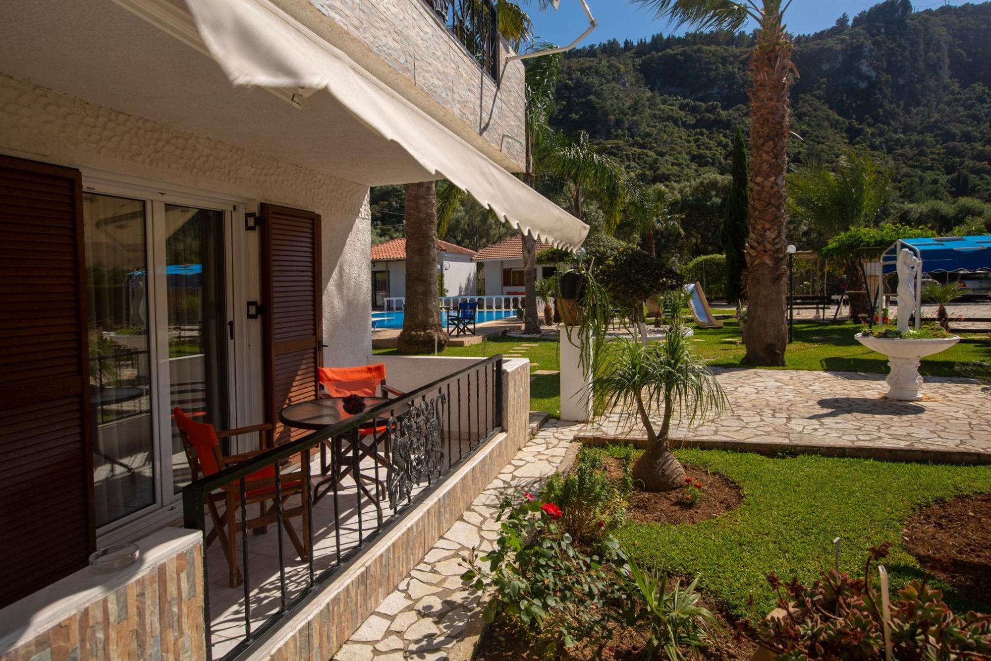Villa Dimitris Apartments & Bungalows Frínion Buitenkant foto