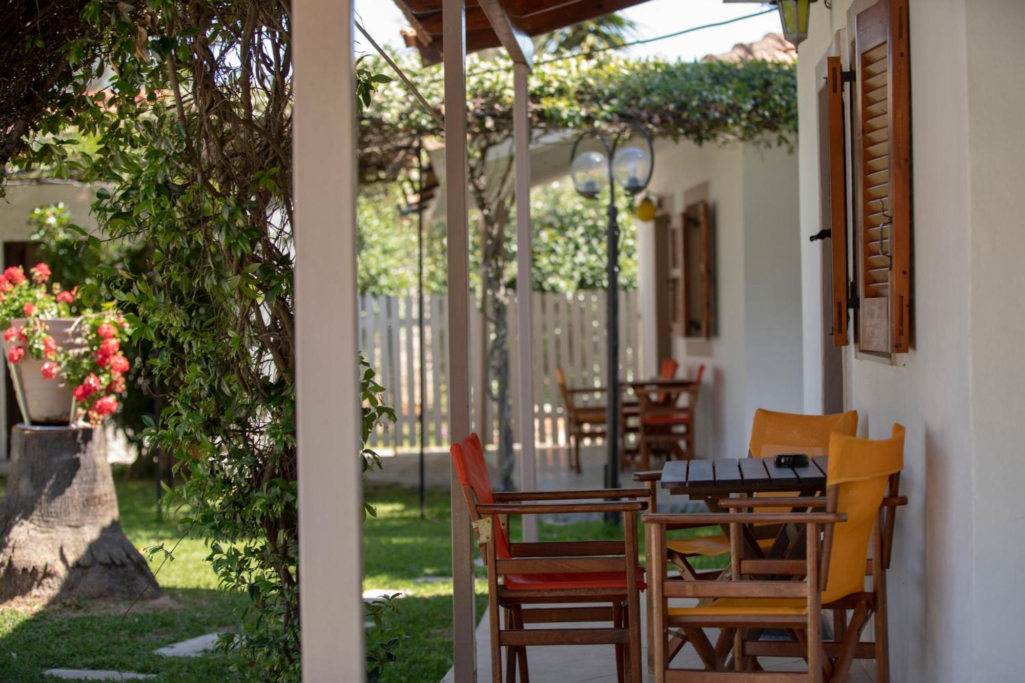 Villa Dimitris Apartments & Bungalows Frínion Buitenkant foto